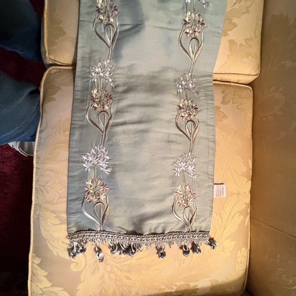 Embroidered Floral Table Runner with Tassels - Picture 9 of 11